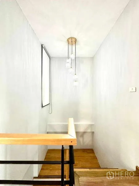 Detached House for rent in Lat Krabang, Bangkok - Minimal stair landing with pendant lights and wooden steps.