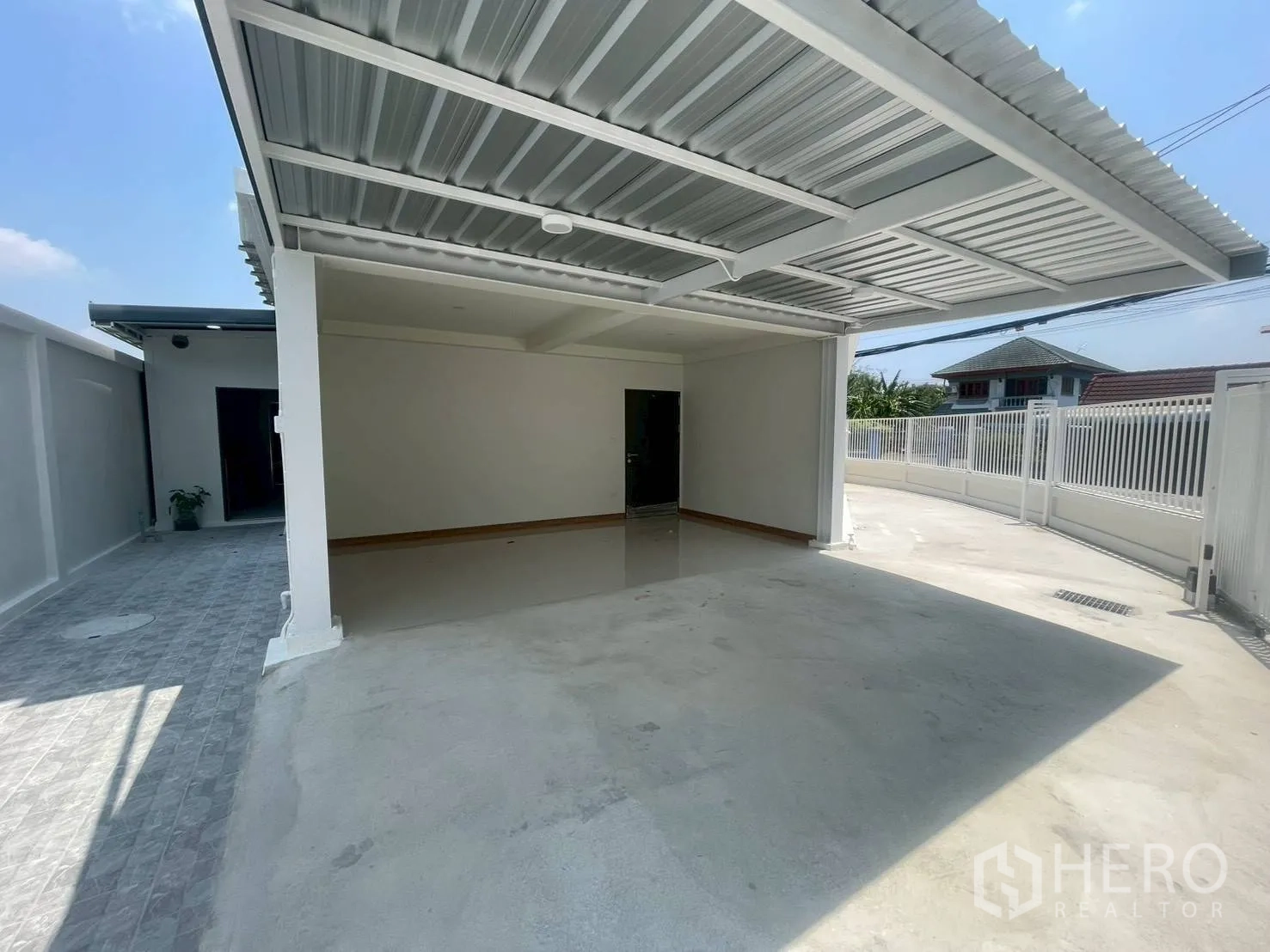 Property Image #6 for property HRE00318