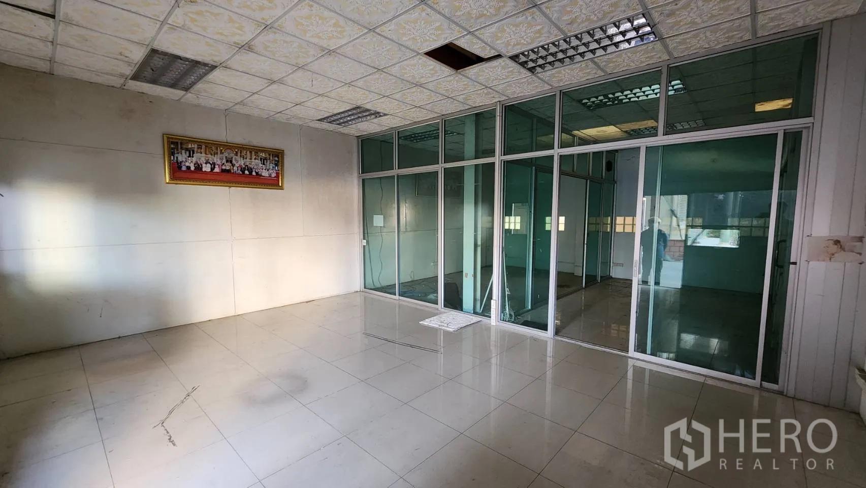 Warehouse for rent in Nonthaburi - Office area featuring glass-partitioned meeting rooms.