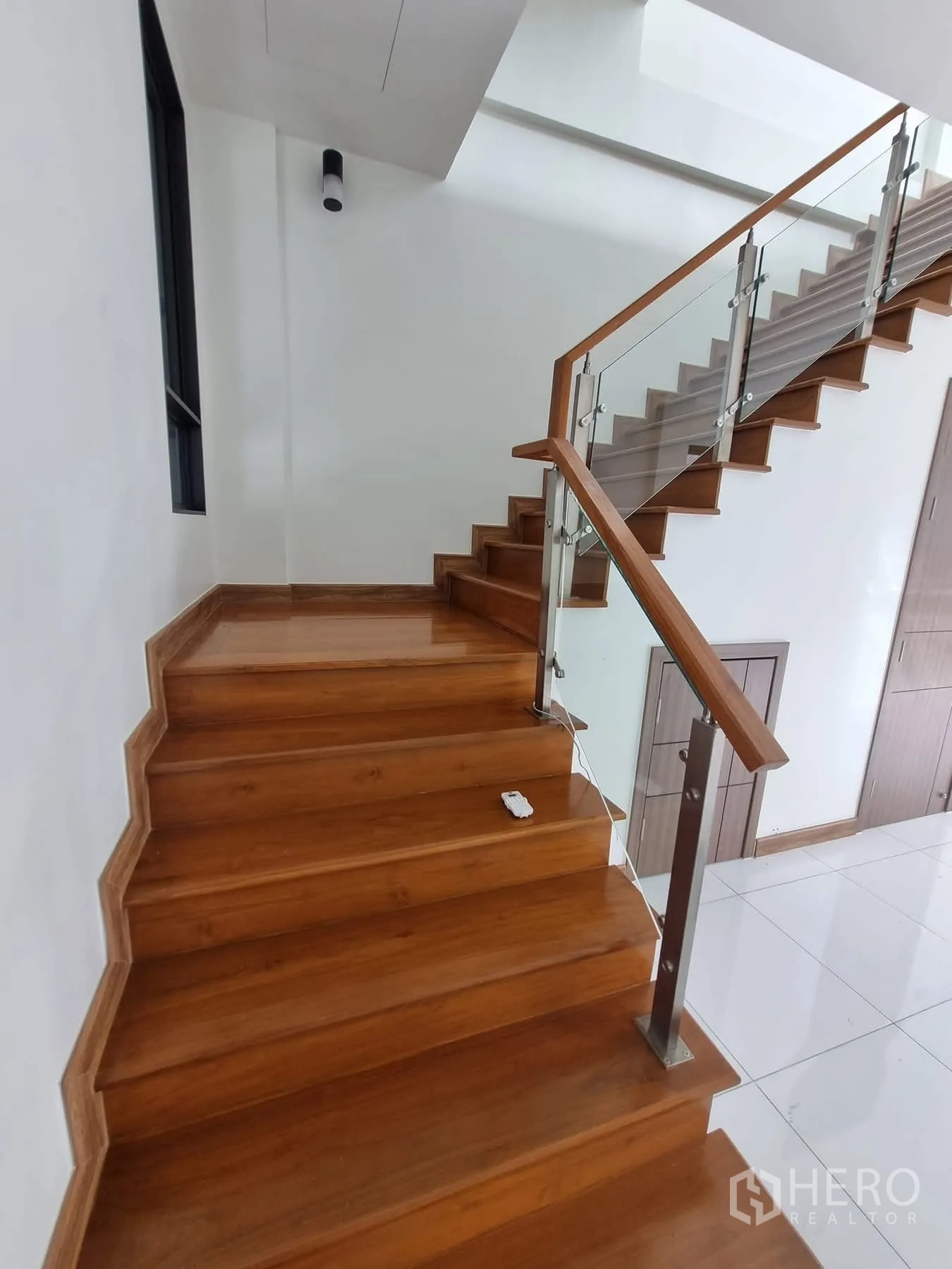 Home Office for rent in Khlong Toei, Bangkok - Staircase with wooden treads and glass railing detail.