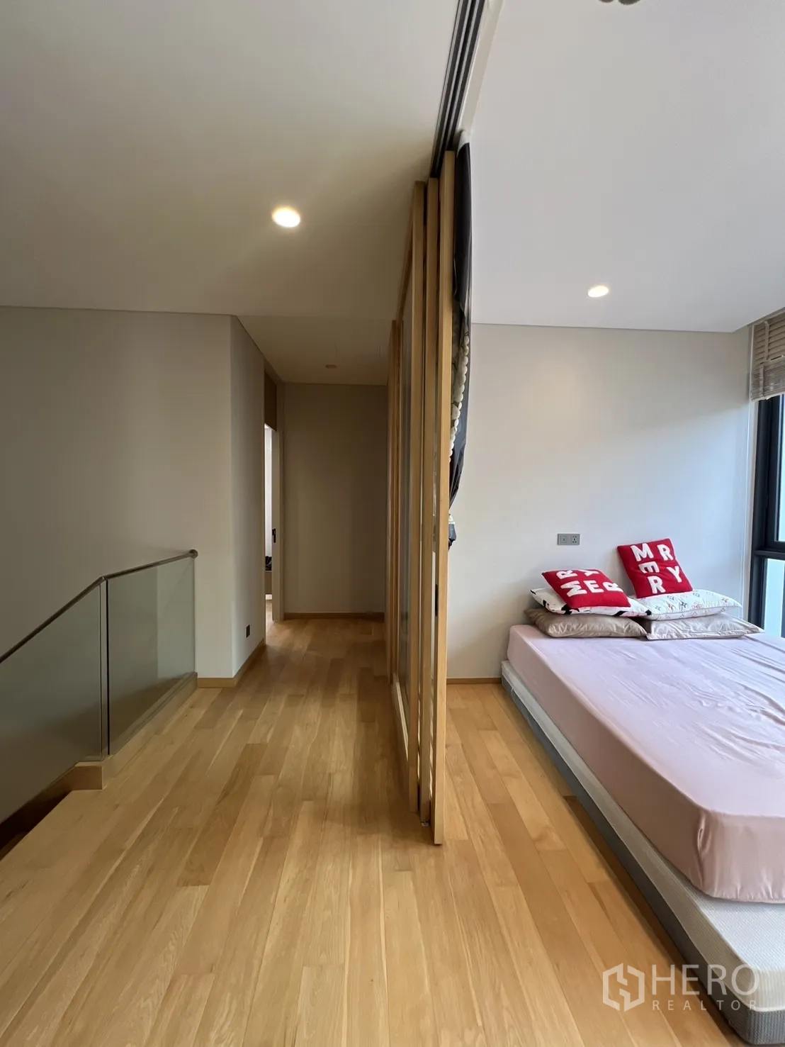 Detached House for rent in Suan Luang, Bangkok - Upper‑floor landing with wood floors and partitioned daybed area near stairs.
