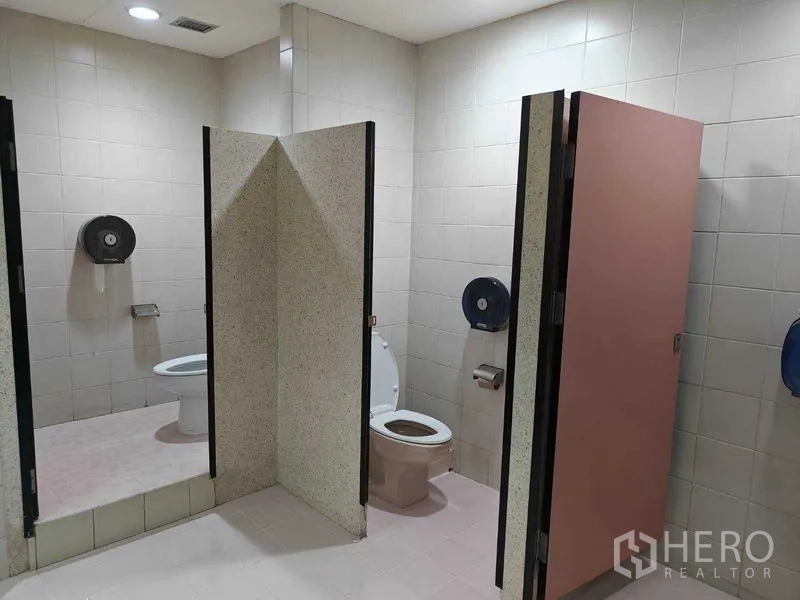 Office Space for rent in Din Daeng, Bangkok - Tiled restroom featuring private toilet stalls with partitions.