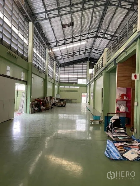 Warehouse for rent in Khan Na Yao, Bangkok - Central aisle of the warehouse showing tall roof trusses and a wide workspace.