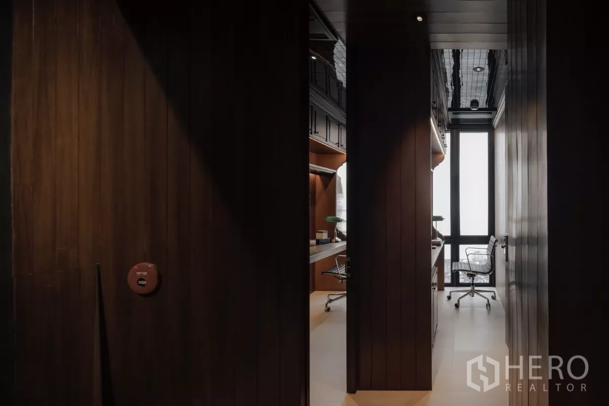 Office Space for rent in Bang Rak, Bangkok - Narrow private office with glass door, task desks and a tall window