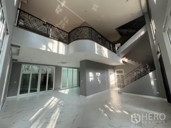 Detached House for sale in Yan Nawa, Bangkok - Double-height living room with marble-look floors and ornate wrought-iron staircase.