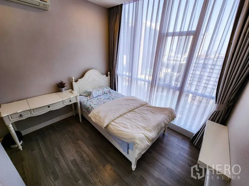 Condominium for rent or sale in Bang Rak, Bangkok - Second bedroom with a single bed, desk, and panoramic windows.