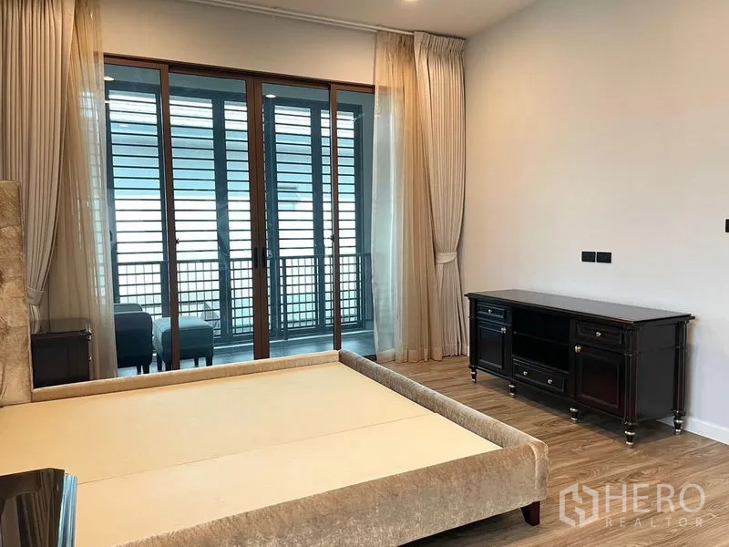 Detached House for rent in Bang Kapi, Bangkok - Master bedroom view toward louvered sliding doors opening to the balcony.
