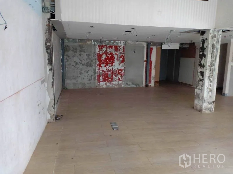 Retail Space for rent in Watthana, Bangkok - Front section of the shop with wide open floor and exposed walls awaiting renovation.