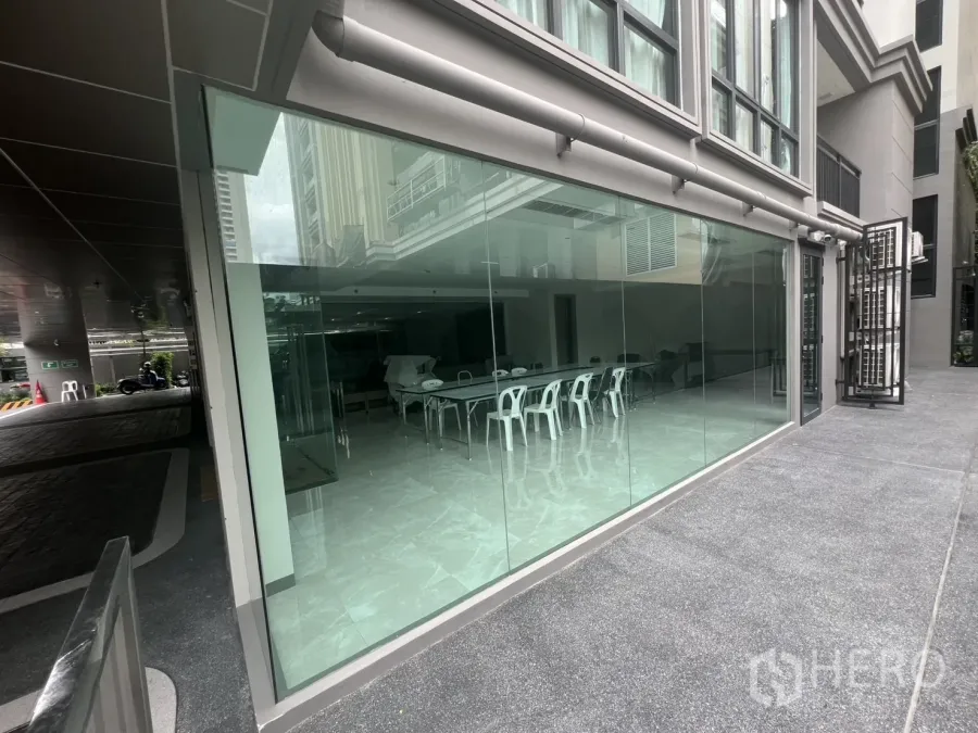 Retail Space for rent in Watthana, Bangkok - Ground-floor retail unit with full-height glass facade and exterior walkway in Phrom Phong.