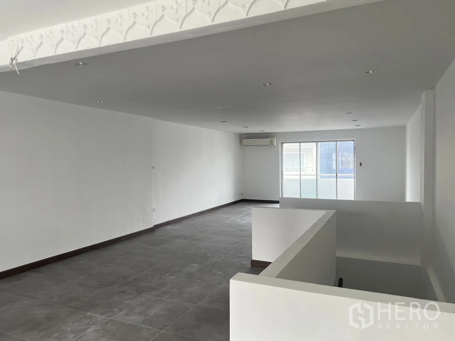 Retail Space for rent in Khlong Toei, Bangkok - Large upper floor space with grey tiles, sliding balcony doors and air-conditioning.