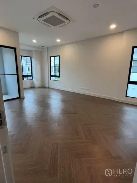 Detached House for rent in Saphan Sung, Bangkok - Bright room with herringbone wood floors, black-framed windows and ceiling cassette AC.