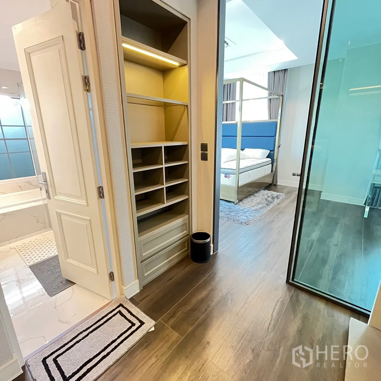 Detached House for rent or sale in Bang Khen, Bangkok - Hallway to ensuite with built‑in storage and sliding glass door.