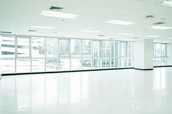 สำนักงาน ให้เช่าในWatthana, Bangkok - ออฟฟิศแปลนเปิด กระจกพาโนรามาพร้อมวิวเมือง