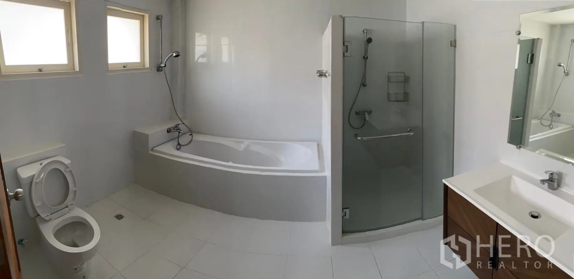 Detached House for rent in Watthana, Bangkok - Thai kitchen with double sink, granite counters and louvered windows.