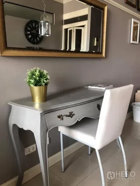 Condominium for rent in Watthana, Bangkok - Elegant writing desk with mirror, chair and decorative plant in the condominium.
