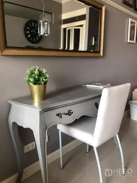 Condominium for rent in Watthana, Bangkok - Elegant writing desk with mirror, chair and decorative plant in the condominium.