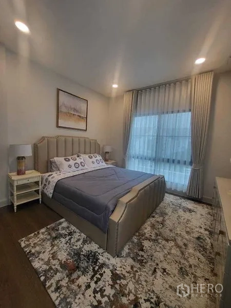 Detached House for rent in Saphan Sung, Bangkok - Guest bedroom with upholstered bed, large area rug and floor-to-ceiling curtains.