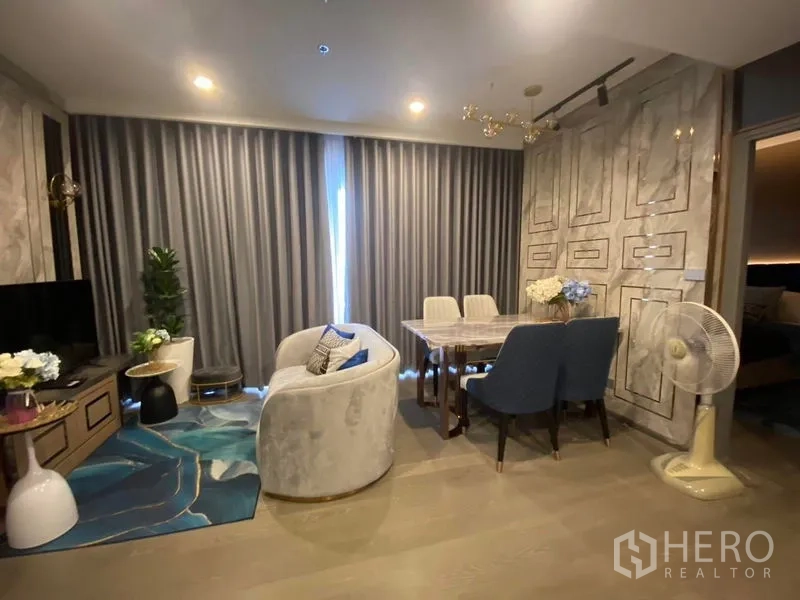 公寓 出租 - 现代客餐厅，石纹墙面、灰色窗帘与圆形沙发