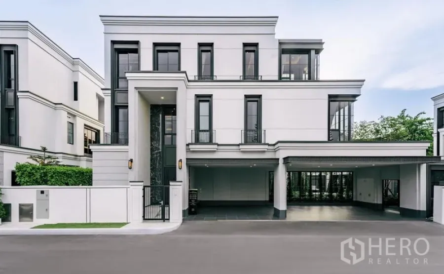 Detached House for sale in Saphan Sung, Bangkok - Street-facing modern facade with covered multi-car parking in a gated community.