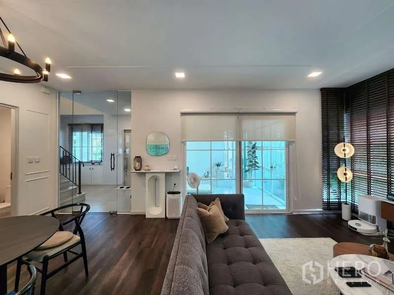 Detached House for rent or sale in Bang Phli, Samut Prakan - Living area facing sliding doors and stairs with modern finishes and blinds.