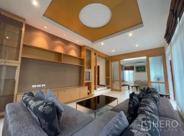 Detached House for rent in Chatuchak, Bangkok - Bright family room with coffered ceiling, recessed lighting and wide windows.