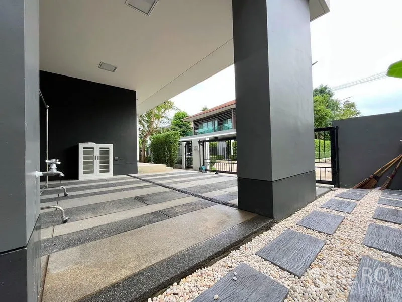 Detached House for rent in Bang Kapi, Bangkok - Covered carport and patio with stone pathway and gate
