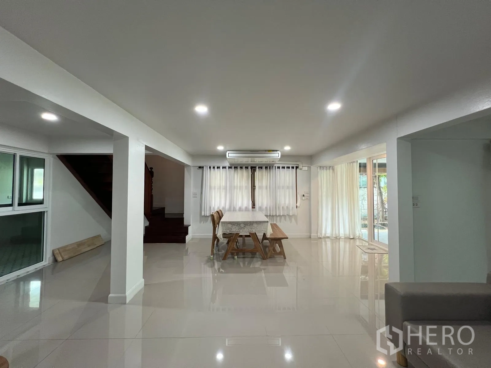 Property Image #18 for property HRE00361