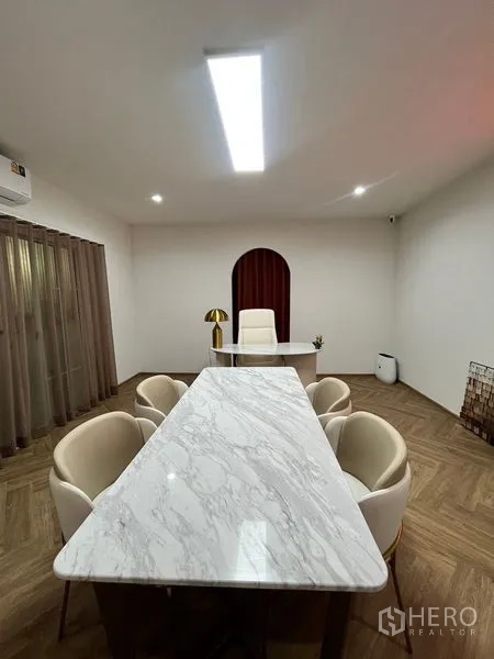 Warehouse for rent in Khan Na Yao, Bangkok - Meeting room with marble conference table, upholstered chairs, and air conditioning.