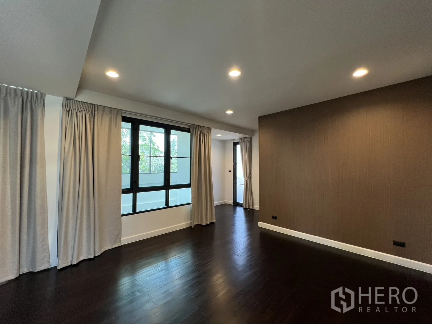 Property Image #20 for property HRE00132