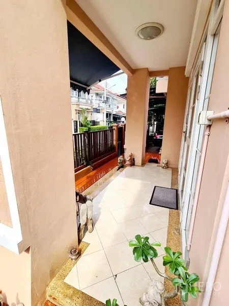 Detached House for rent in Sai Mai, Bangkok - Front porch corridor with railings, tiled floor and small potted plants.