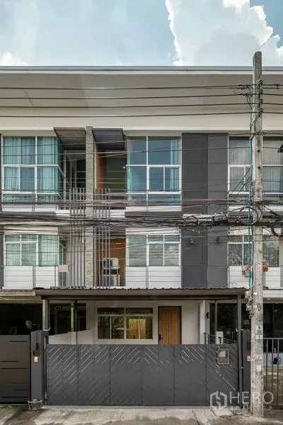 Townhouse for sale in Lat Phrao, Bangkok - Front view of the townhouse facade and gated entrance in Lat Phrao.