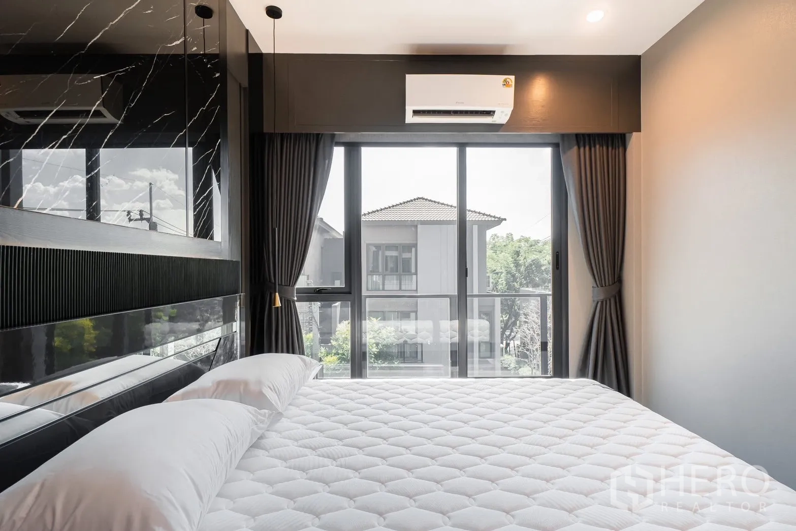Detached House for rent or sale in Prawet, Bangkok - Master bedroom view to floor-to-ceiling windows overlooking neighborhood