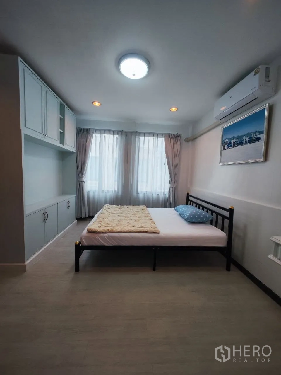 Home Office for rent in Bang Na, Bangkok - Bedroom with bed, air conditioner, built-in storage and curtains.