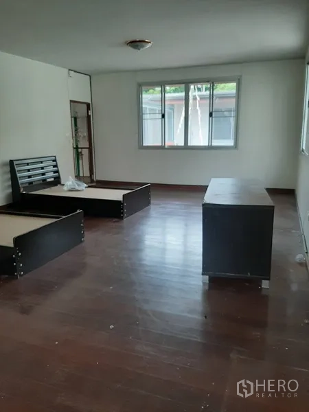 Retail Space for rent in Watthana, Bangkok - Open-plan room with multiple bed frames, wooden flooring and natural light from several windows.