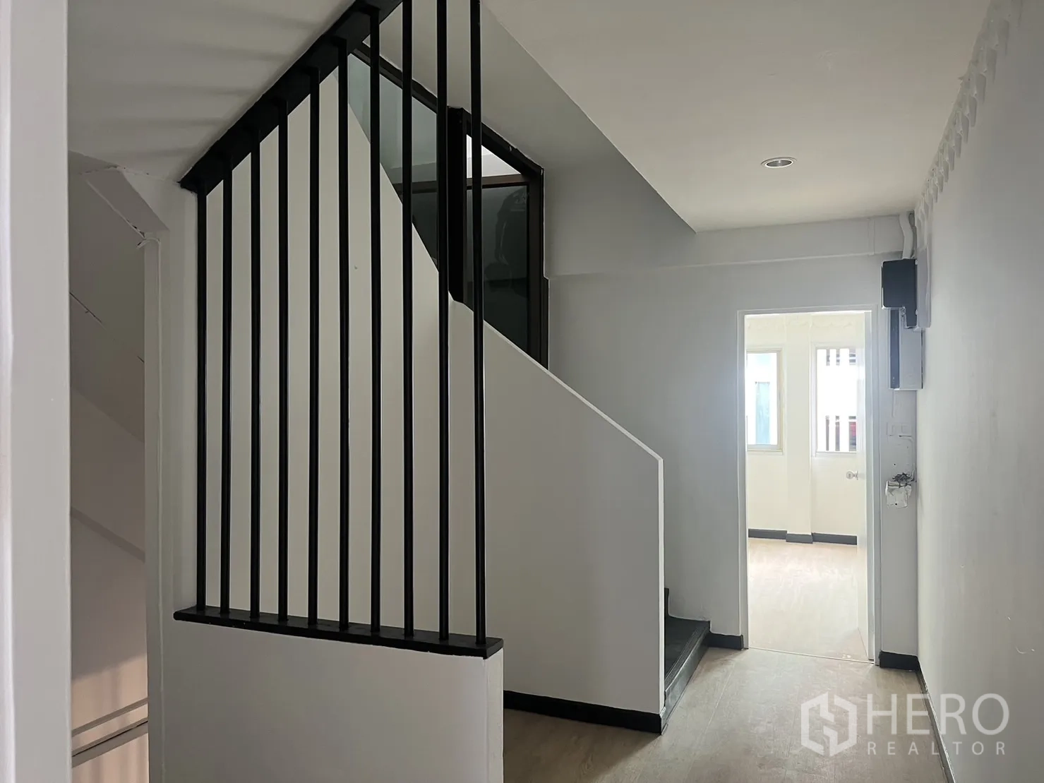 Retail Space for rent in Khlong Toei, Bangkok - Internal staircase with black metal balustrade leading to the upper level.