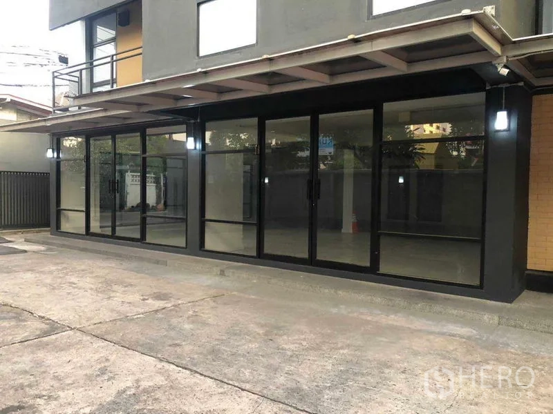 Office Space for rent in Phaya Thai, Bangkok - Modern ground-floor storefront facade with black-framed glass and canopy in Phaya Thai.
