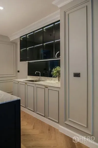 Condominium for rent in Khlong Luang, Pathum Thani - Modern grey kitchen with marble countertop, mirrored cabinets and under-cabinet lighting at Nusasiri Grand.