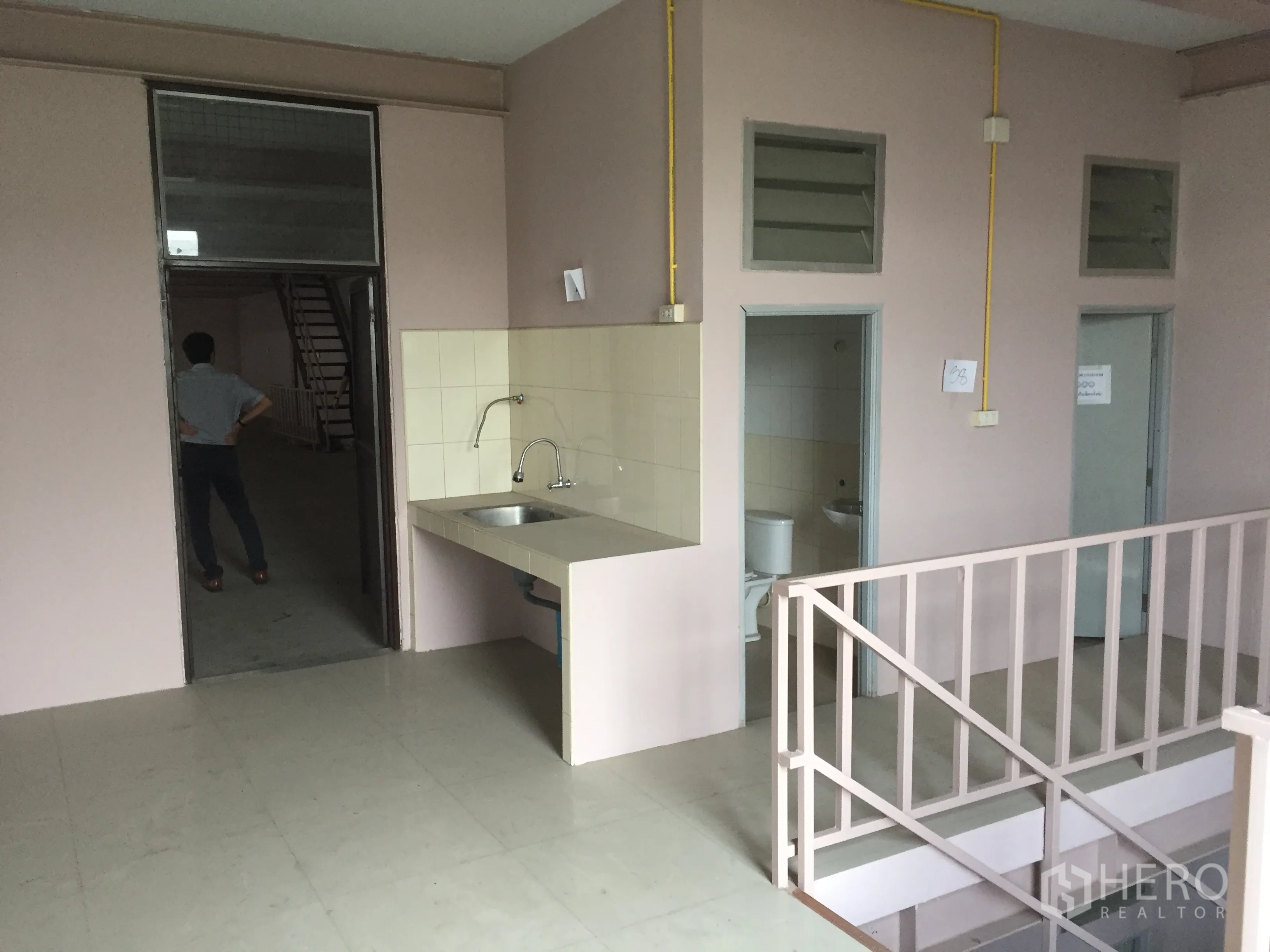 Factory for rent in Lam Luk Ka, Pathum Thani - Upper-level pantry with sink and restrooms inside the factory building.
