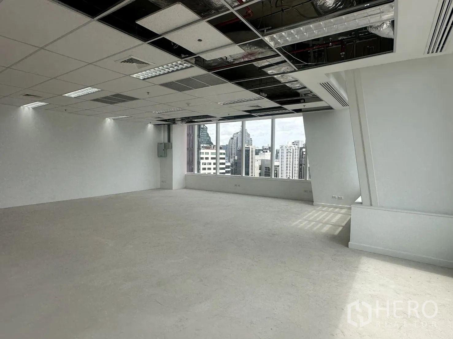 Office Space for rent in Watthana, Bangkok - Spacious office zone with long row of windows and partial ceiling tiles.