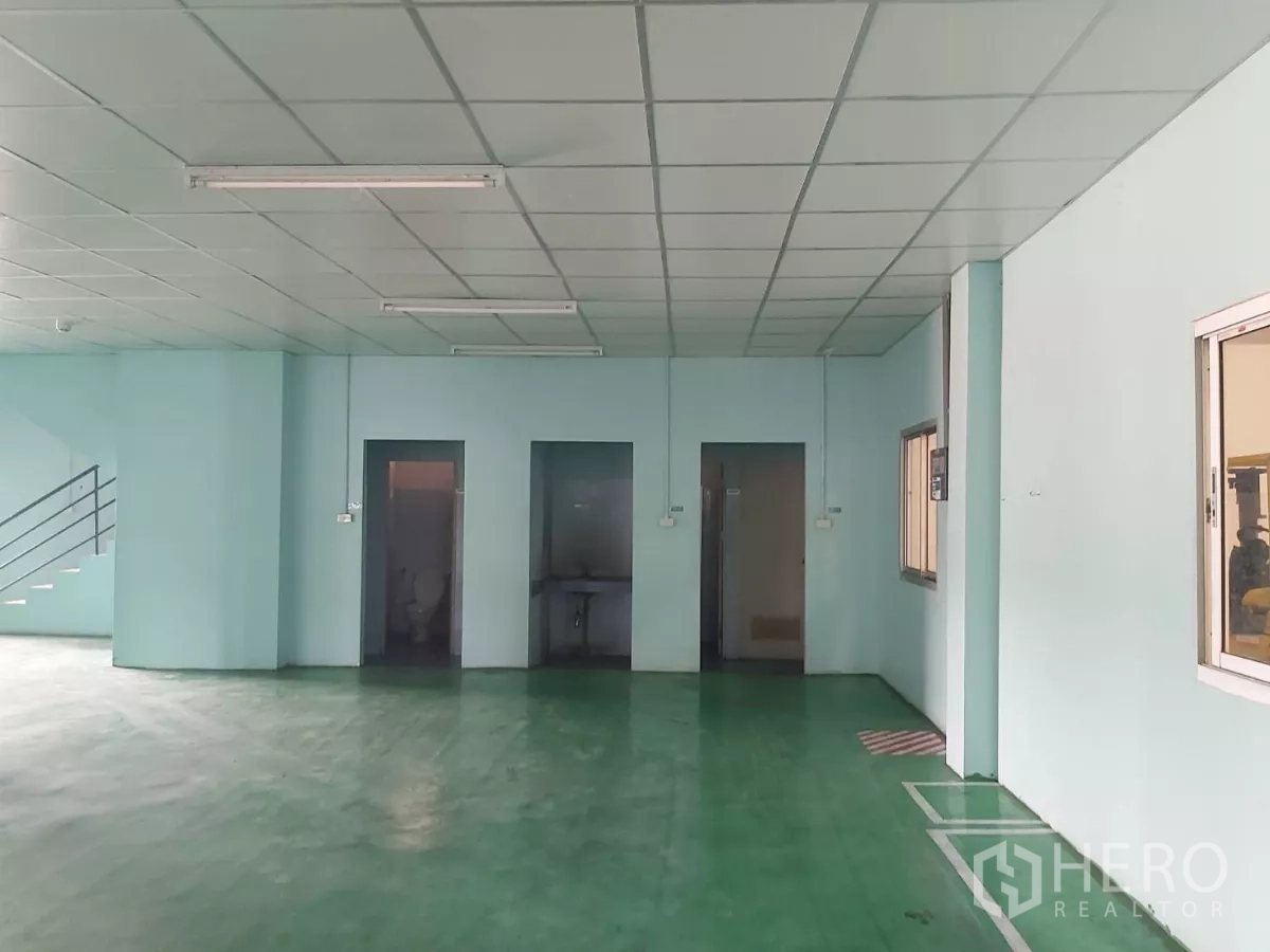 Warehouse for rent in Bang Bo, Samut Prakan - Office corridor with doors to restrooms and service rooms in the admin block.