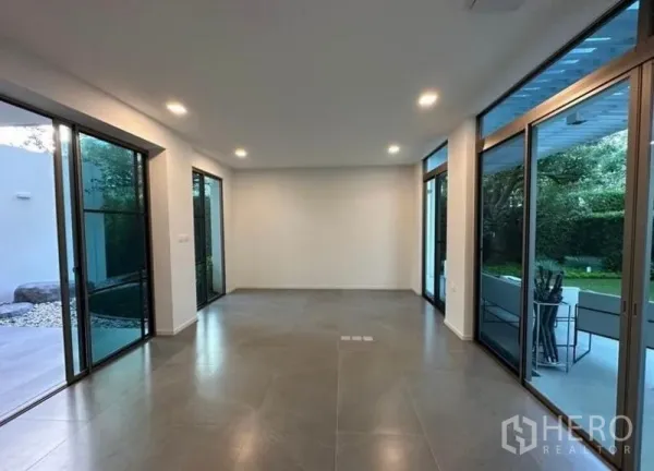 Detached House for rent - Bright ground-floor room with large sliding glass doors opening to patio and garden.