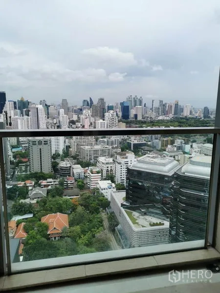 Condominium for rent in Pathum Wan, Bangkok - Panoramic skyline view from a high-floor balcony over central Bangkok.
