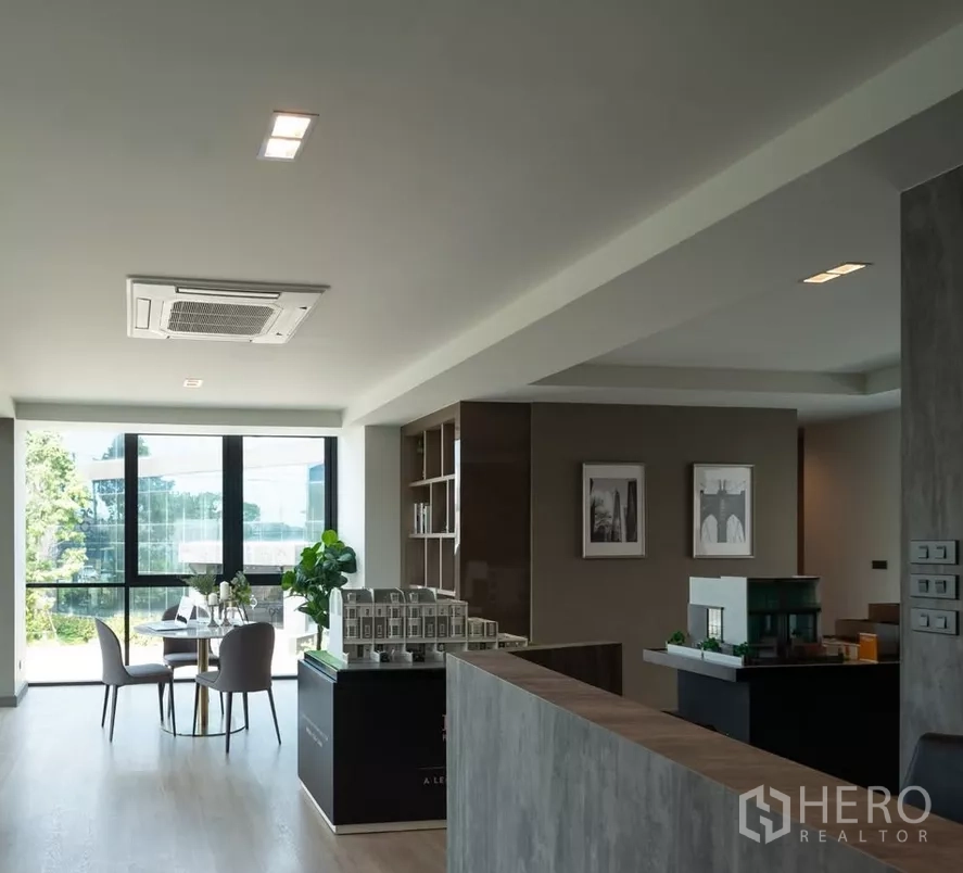 Home Office for sale in Bang Kapi, Bangkok - Reception counter and meeting corner with natural light and display models.