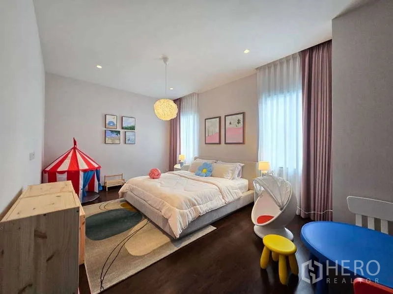 Detached House for rent or sale in Lat Krabang, Bangkok - Children’s bedroom with double bed, play area, and soft lighting.