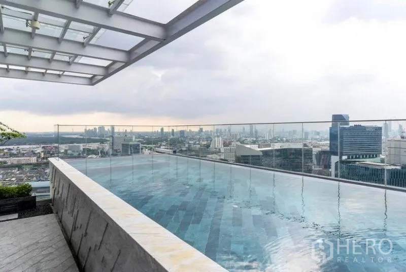 公寓 出租在Khlong Toei, Bangkok - 屋顶无边际泳池，尽览曼谷全景。