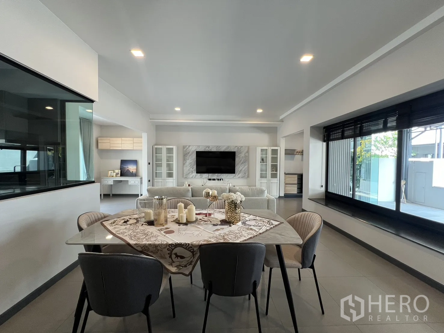 Detached House for rent in Bang Phli, Samut Prakan - Spacious dining zone with large window seat facing a contemporary lounge.