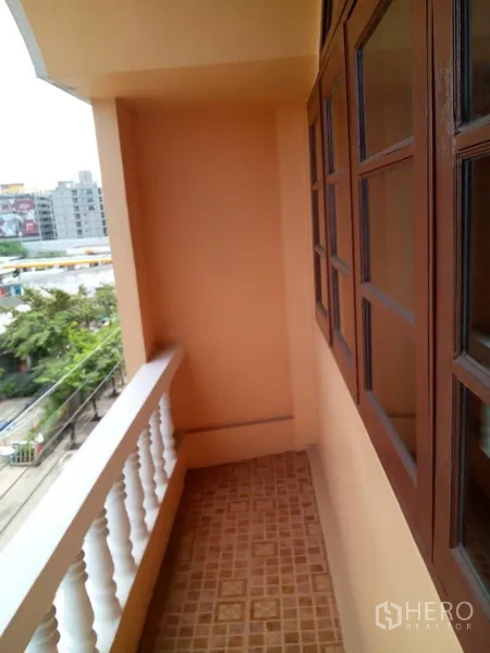 Shophouse for rent in Phra Khanong, Bangkok - Narrow tiled balcony with white balustrade overlooking the street.