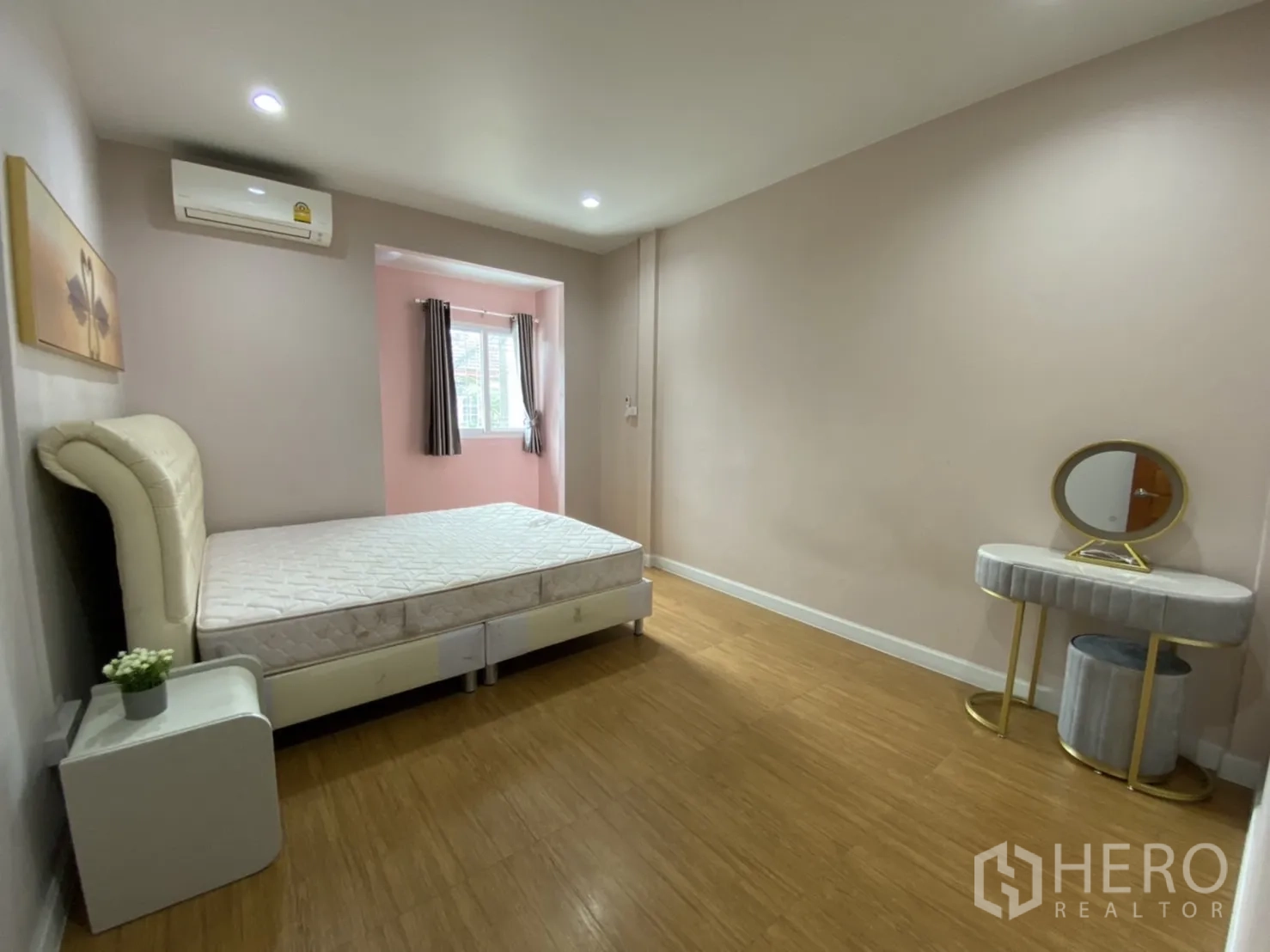 Townhouse for rent or sale - Third bedroom with bay window nook, vanity table and wood floors.