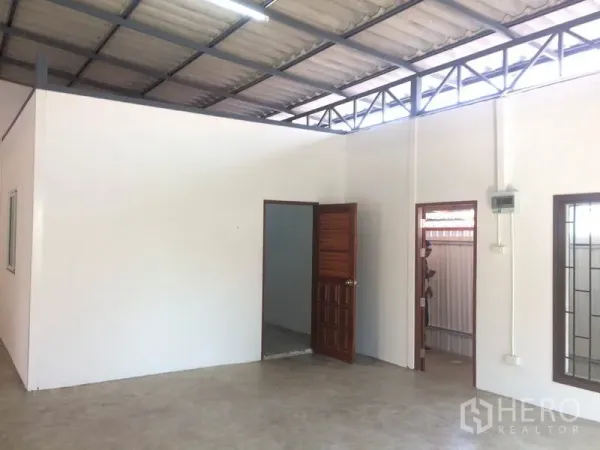 Warehouse for rent in Lam Luk Ka, Pathum Thani - Internal office partition inside the warehouse with doors and windows, adjacent to service area.