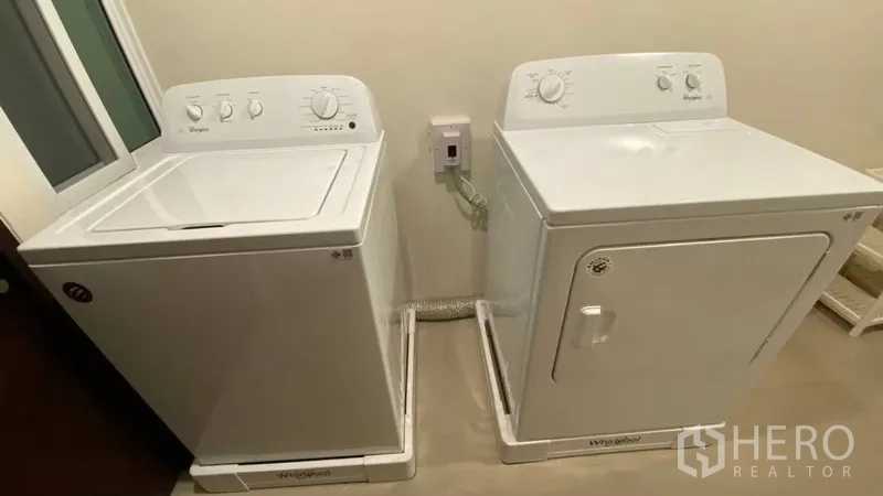 Condominium for rent in Khlong Toei, Bangkok - Laundry room with Whirlpool washer and dryer.